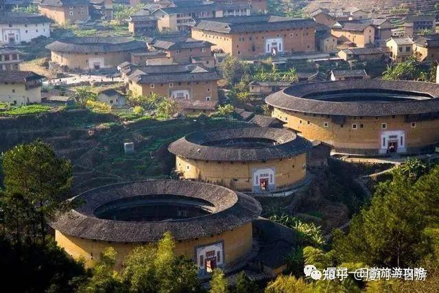 福建土樓介紹，傳統(tǒng)建筑藝術(shù)的瑰寶，福建土樓，傳統(tǒng)建筑藝術(shù)的璀璨瑰寶介紹