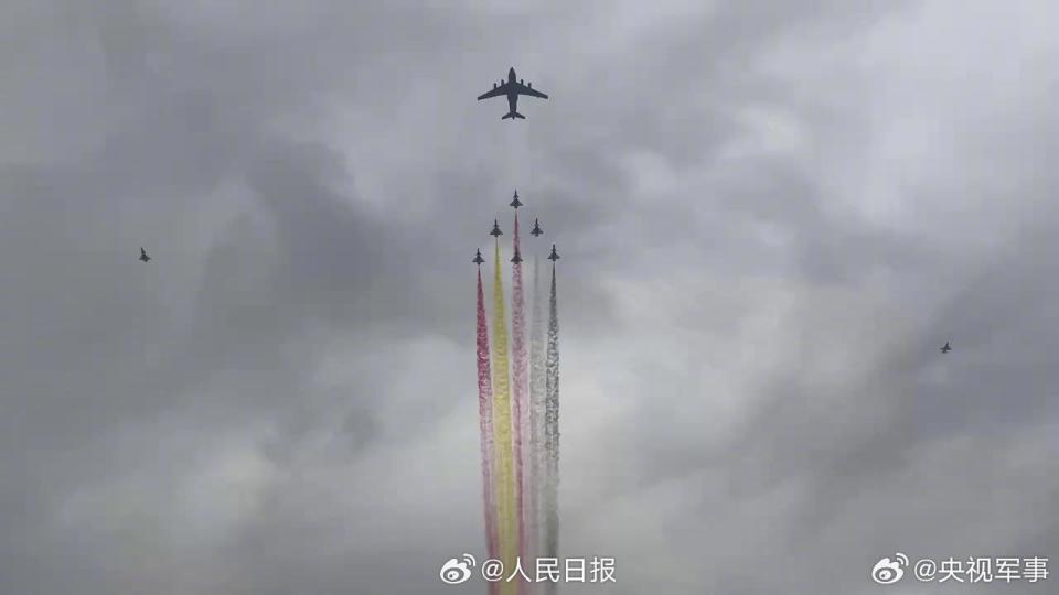 揭秘運-20與殲-10飛越金字塔背后的故事，運-20與殲-10飛越金字塔背后的傳奇故事揭秘