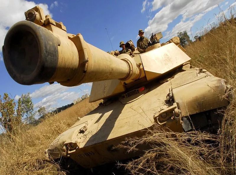 M1A2艾布拉姆斯穿甲彈，深度解析其技術特點與優(yōu)勢，M1A2艾布拉姆斯穿甲彈技術特點與優(yōu)勢深度解析